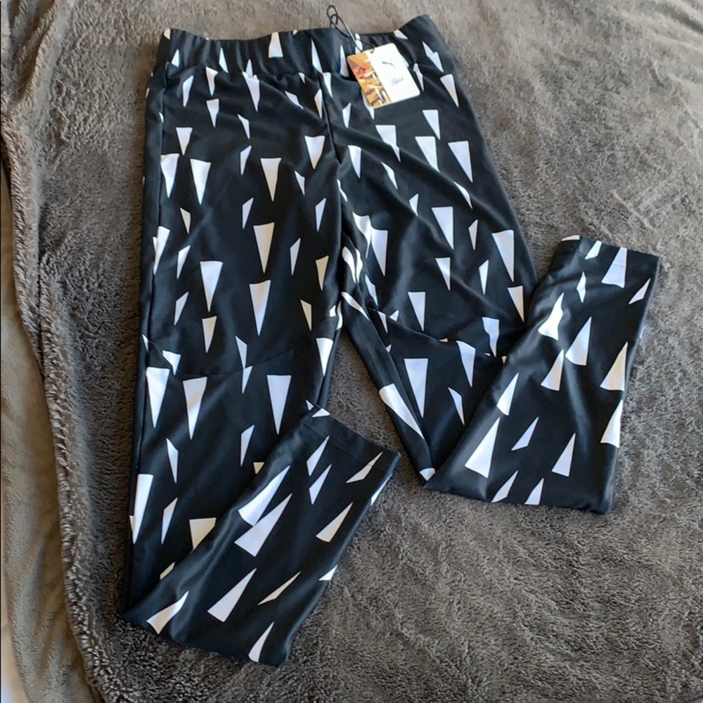 NWT Puma Natural Men’s activewear leggings - M